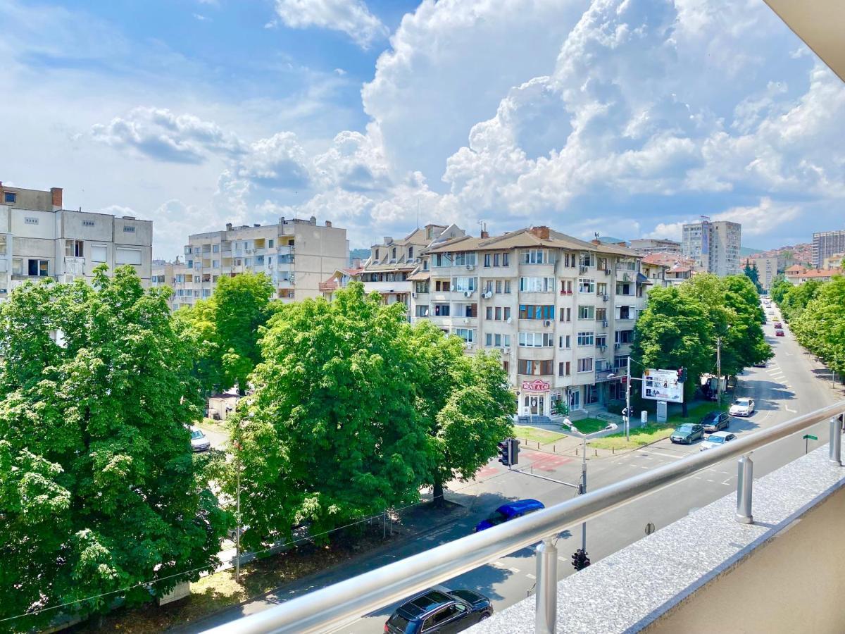 Colourful Apartment For 4 Guests And Free Parking Stara Zagora Bagian luar foto